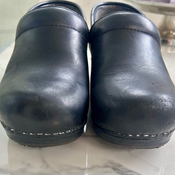 Dansko Professional Clog Black Leather
Comfort Shoes Size EU 40 US 9.5-10 - Picture 4 of 7